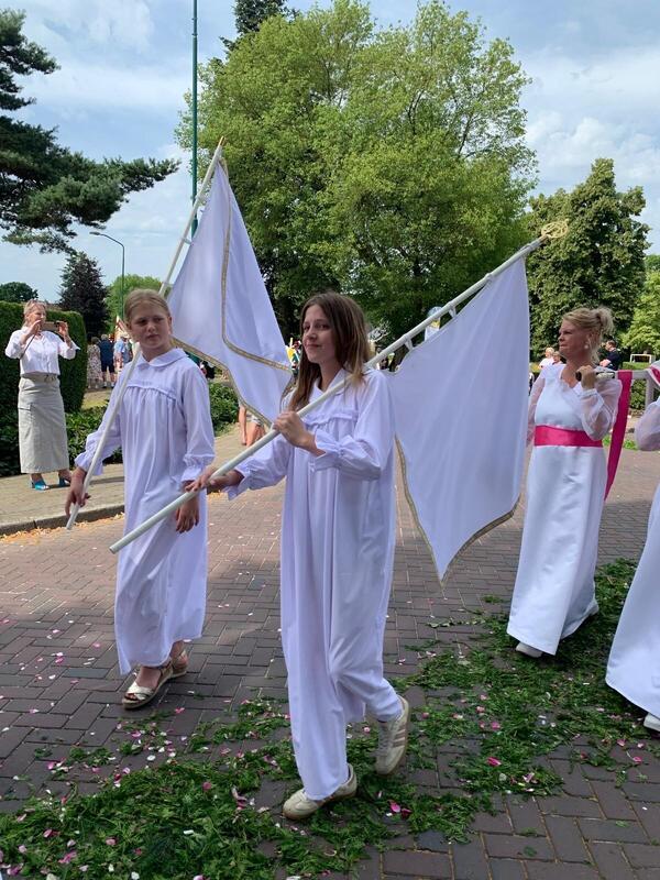 Nieuwe jurken voor de Vaart