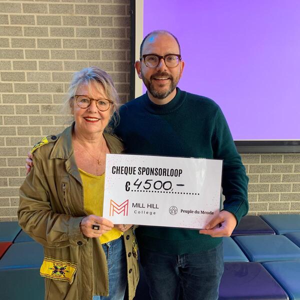 Middelbare school steunt Stichting Peuple du Monde